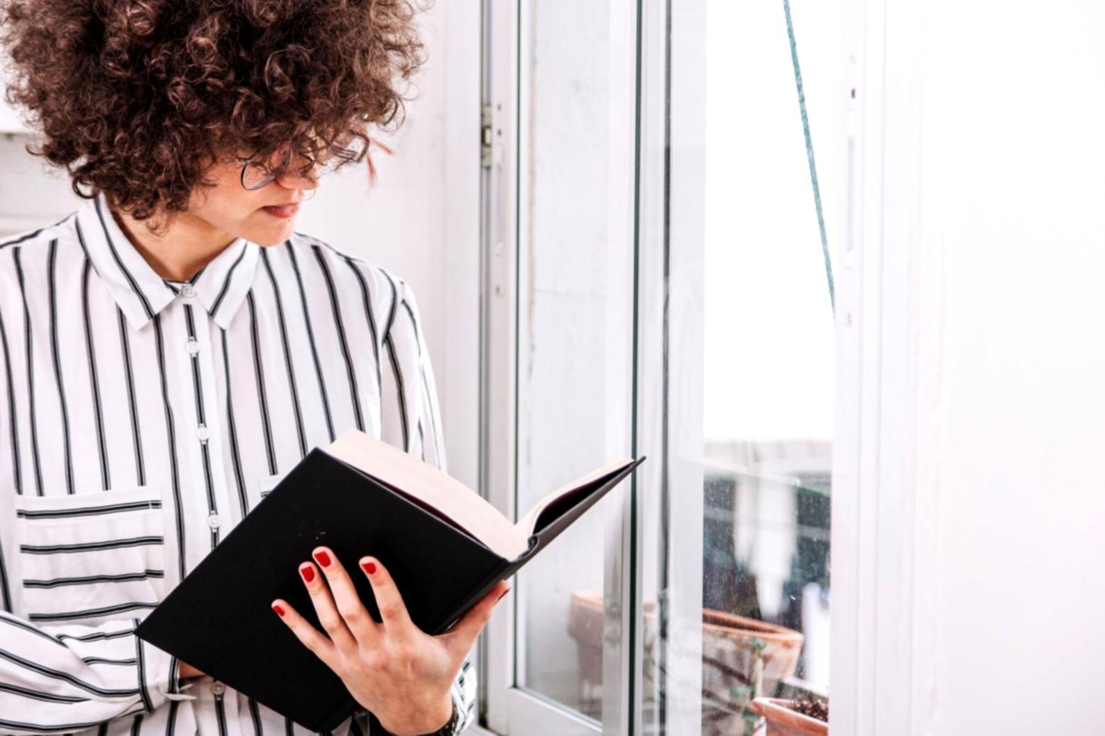 Professioneller Arbeitsbereich mit modernen Präsentationsmaterialien